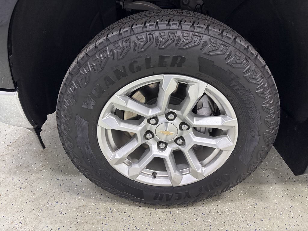 Used 2023 Chevrolet Silverado 1500 LT AWD/4WD image 9
