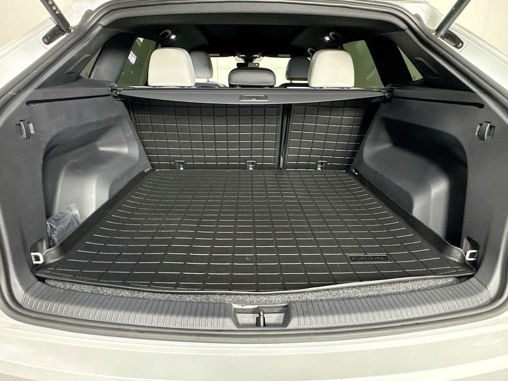 Used 2025 Volkswagen Atlas Cross Sport SEL Premium R-Line image 31