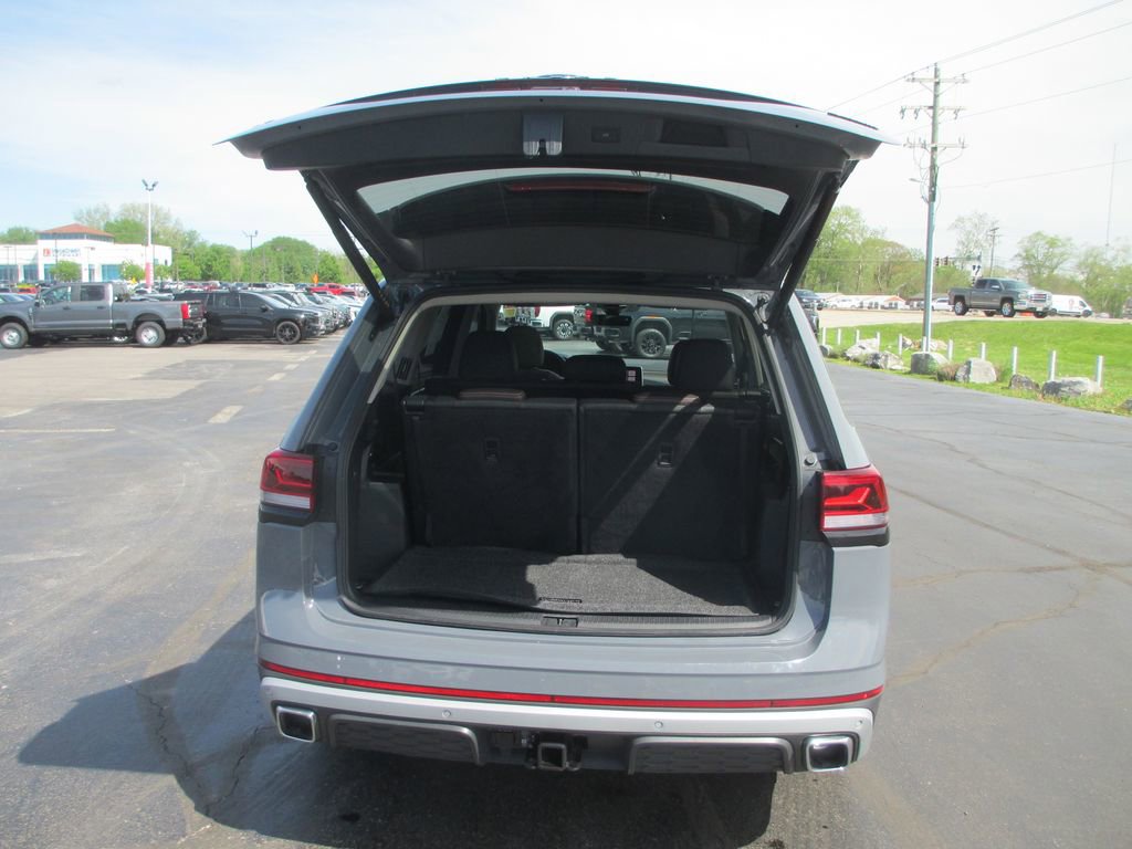 Used 2025 Volkswagen Atlas Peak Edition SE AWD/4WD image 6