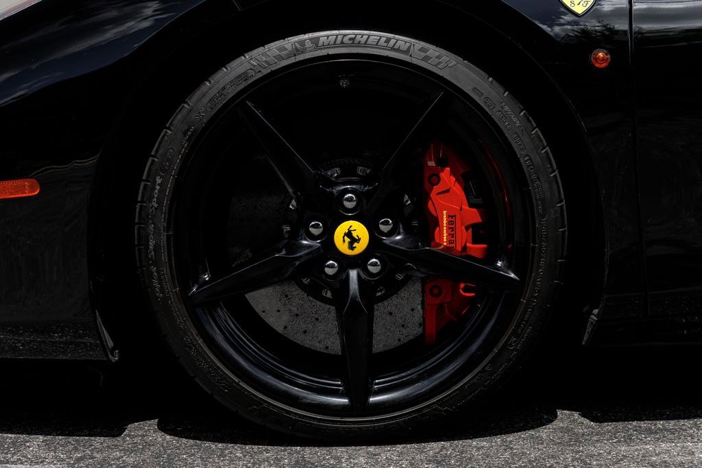 Used 2018 Ferrari 488 Spider image 38