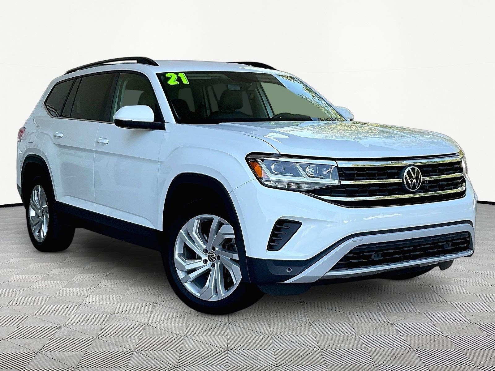 Used 2021 Volkswagen Atlas SE w/ Towing Package FWD image 3