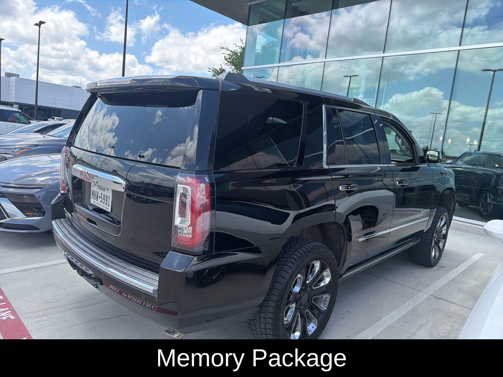 Used 2019 GMC Yukon Denali w/ Denali Ultimate Package RWD image 4