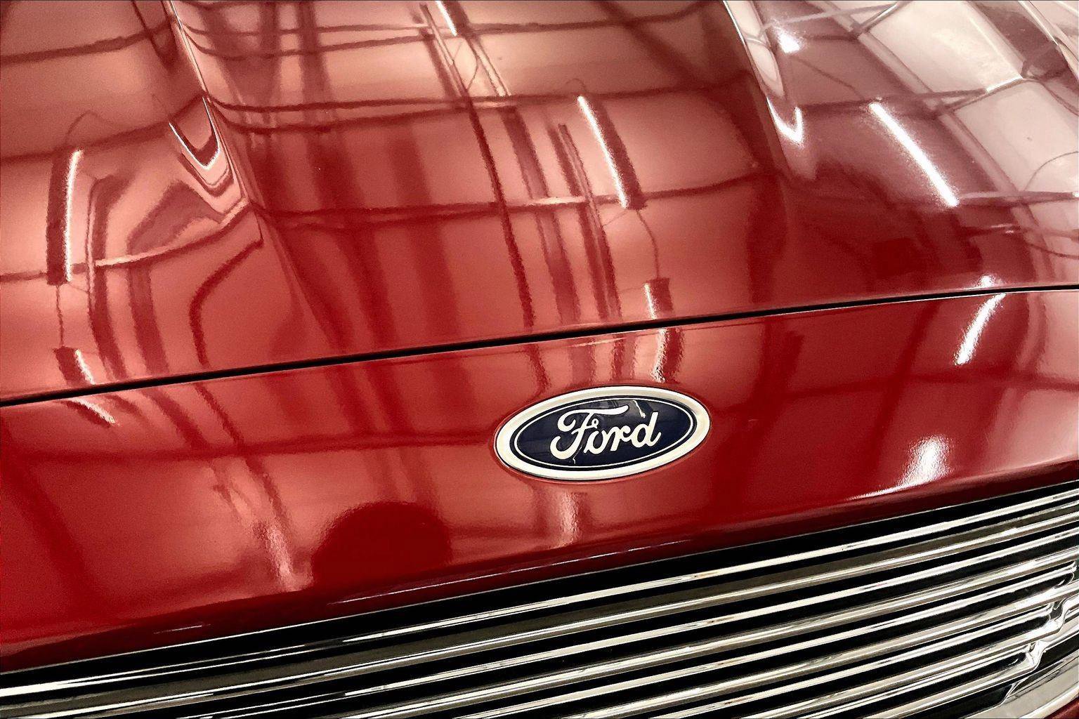 Used 2015 Ford Fusion SE image 30