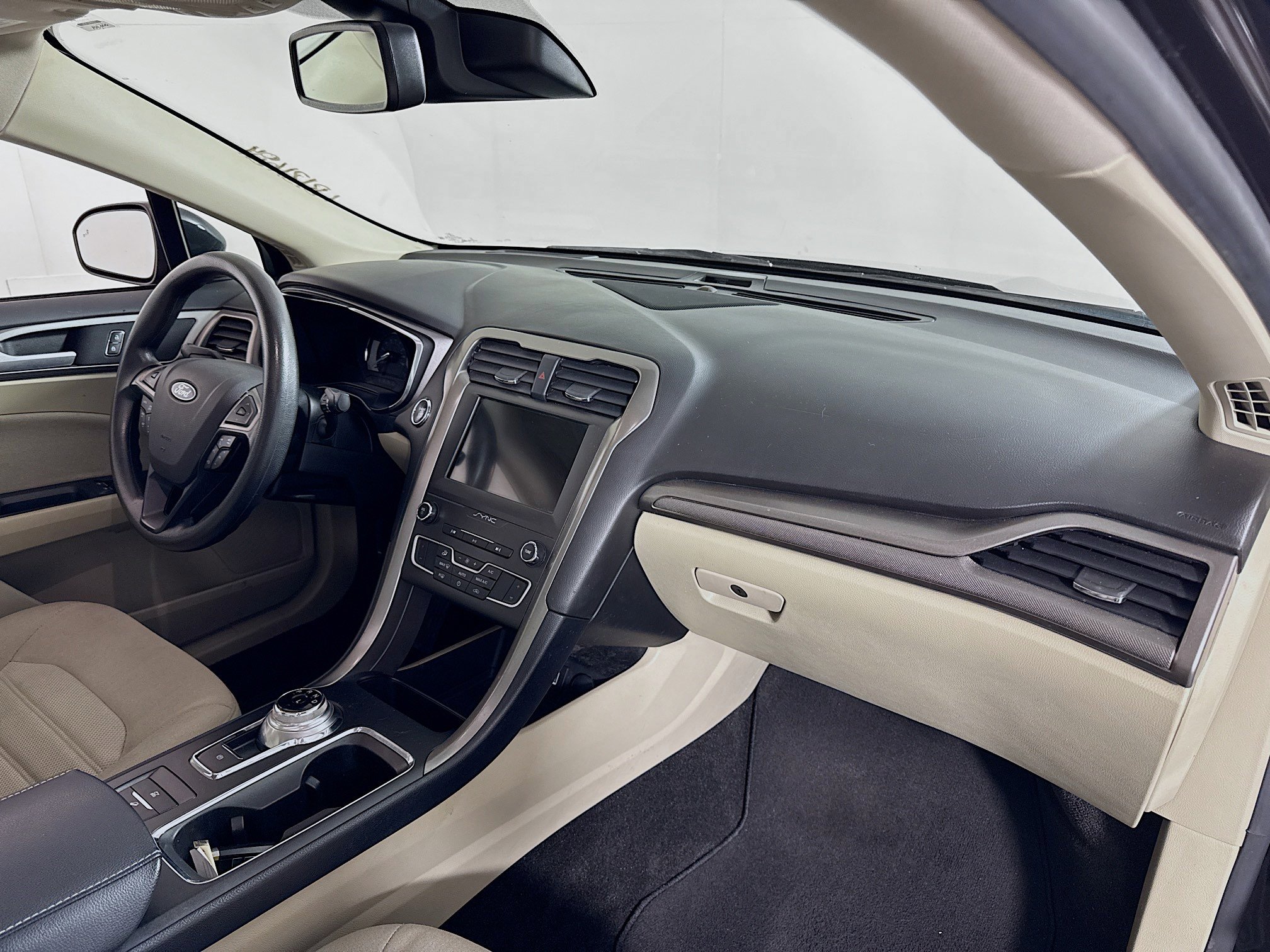 Used 2020 Ford Fusion SE image 27