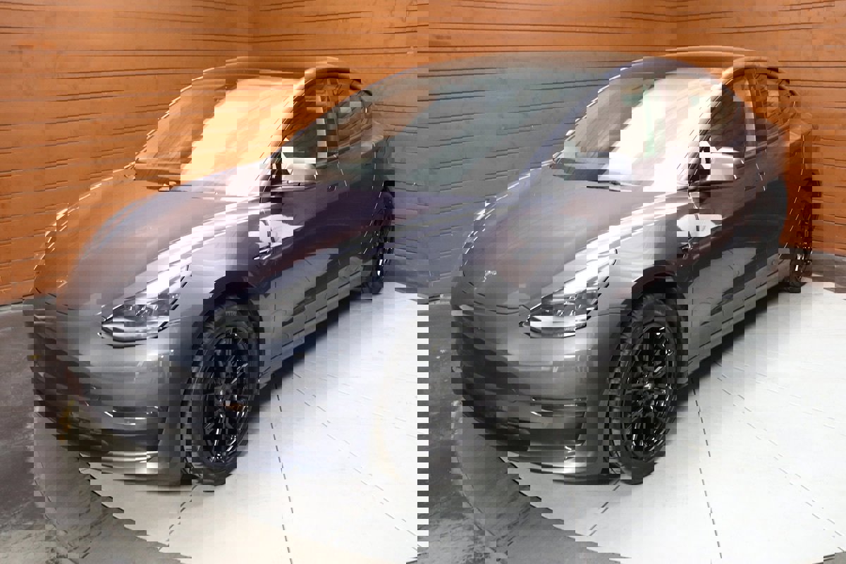 Used 2023 Tesla Model 3 Standard Range image 5