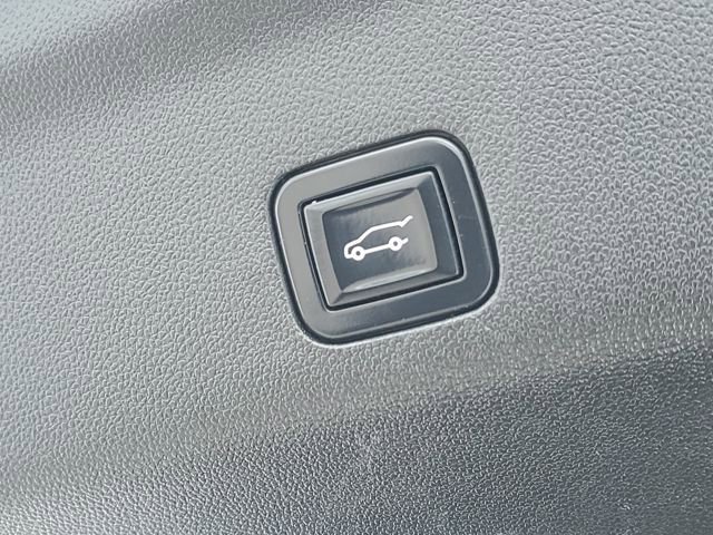 Used 2023 GMC Yukon XL SLT image 36