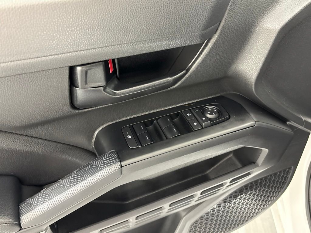 Used 2025 Toyota Tacoma SR5 AWD/4WD image 21