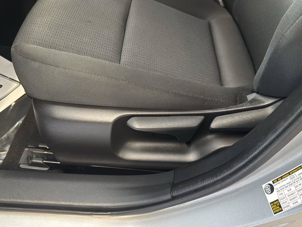 Used 2024 Toyota Prius LE FWD image 8