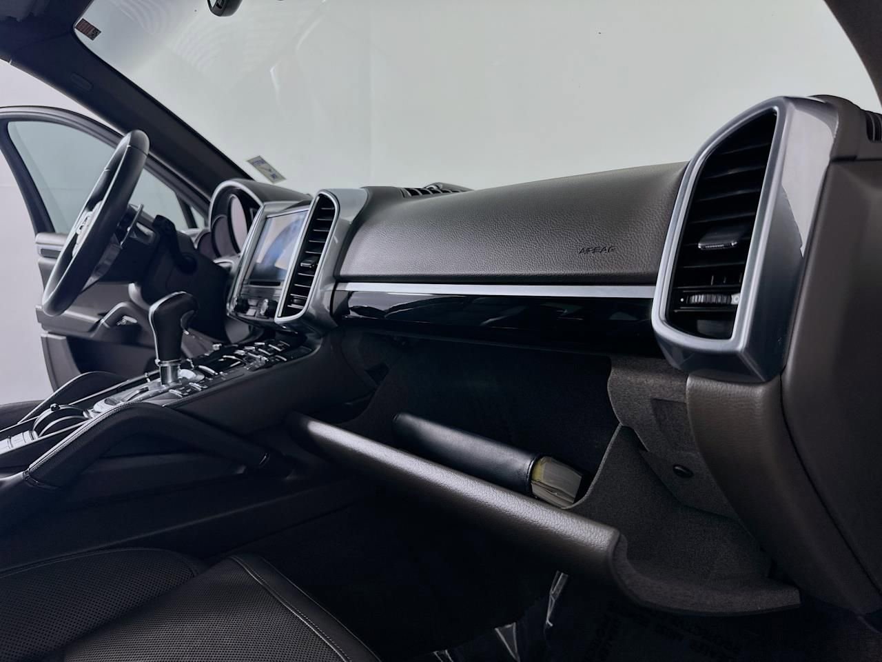 Used 2017 Porsche Cayenne Platinum Edition image 40