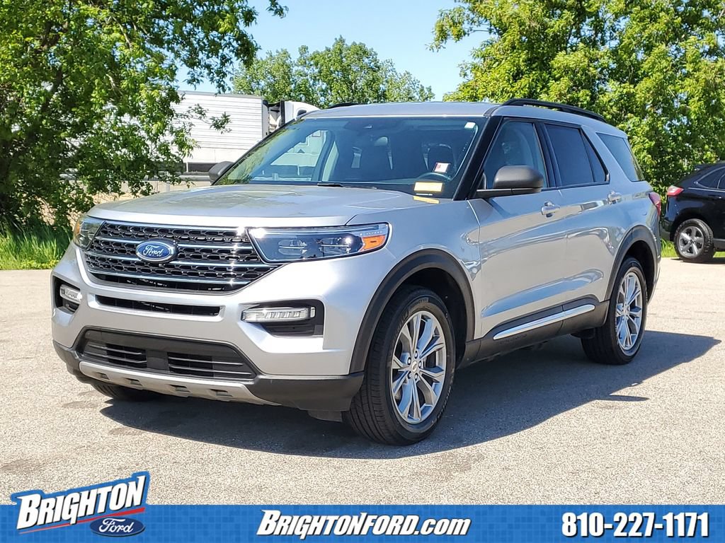 Used 2023 Ford Explorer XLT w/ Equipment Group 202A AWD/4WD image 2