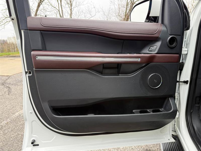 Used 2023 Ford Expedition Limited AWD/4WD image 18