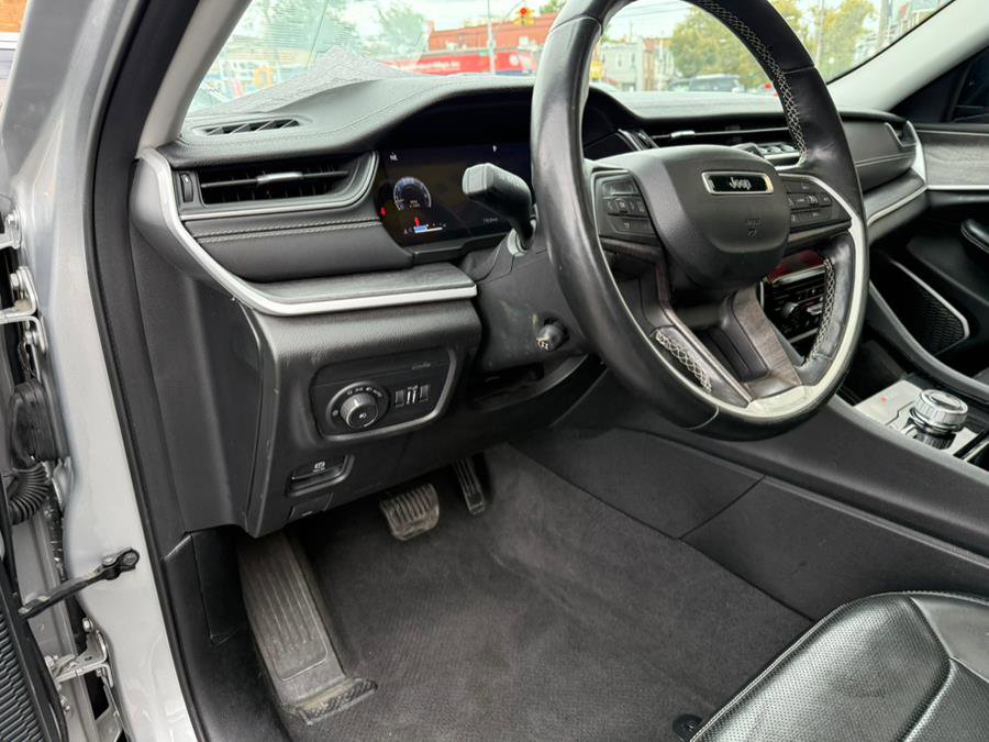 Used 2021 Jeep Grand Cherokee L Limited w/ Luxury Tech Group II image 14