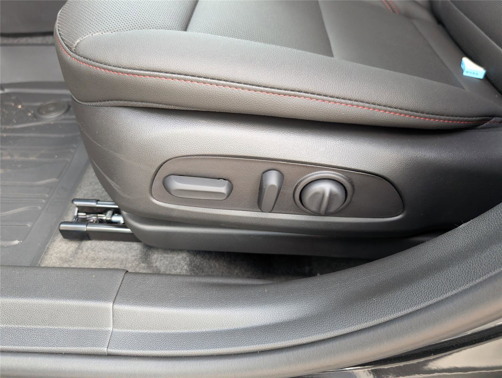 New 2026 Chevrolet Trax RS w/ Sunroof Package image 38