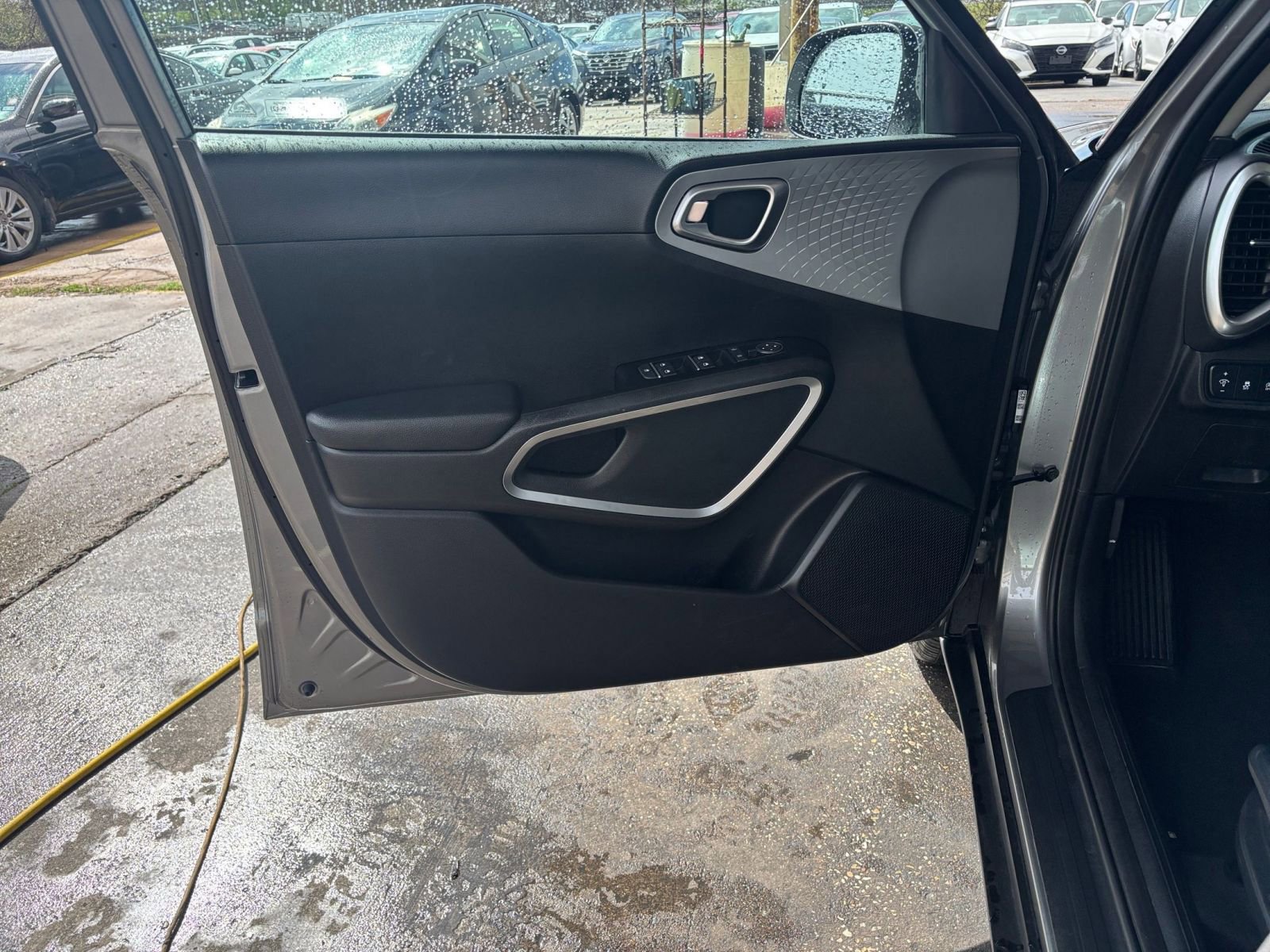Used 2025 Kia Soul LX w/ LX Technology Package FWD image 18