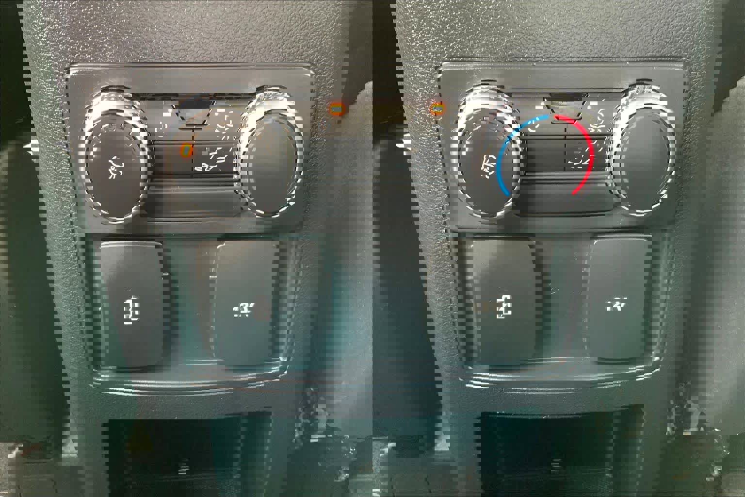 Used 2020 Ford Explorer XLT w/ Equipment Group 202A image 36