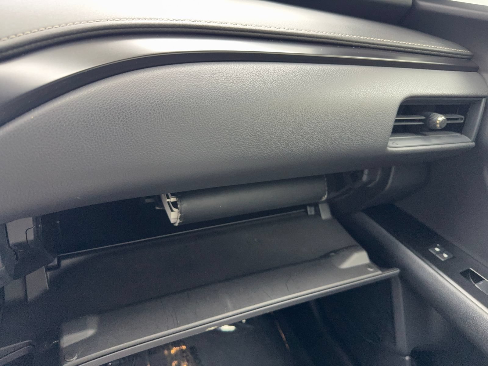 Used 2022 Lexus UX 200 w/ Accessory Package (Z2) FWD image 33