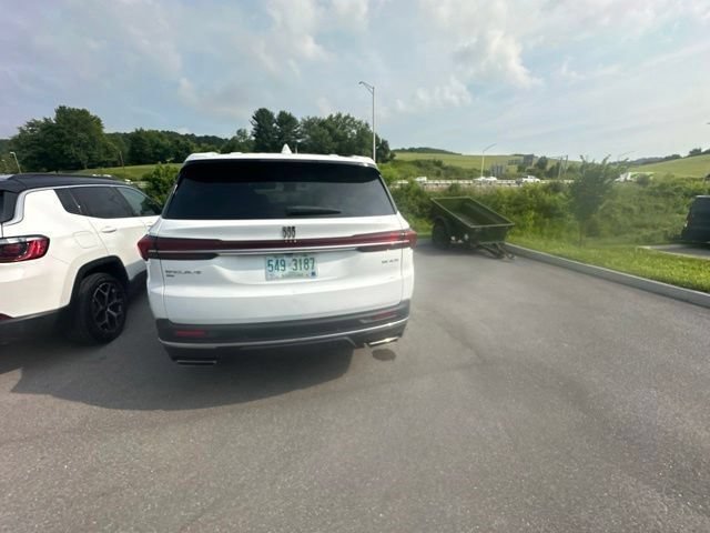 Used 2025 Buick Enclave Preferred AWD/4WD image 26