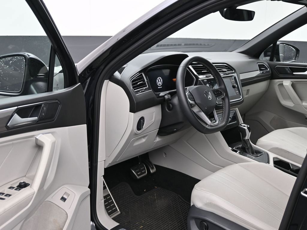 Used 2023 Volkswagen Tiguan SE R-Line image 10