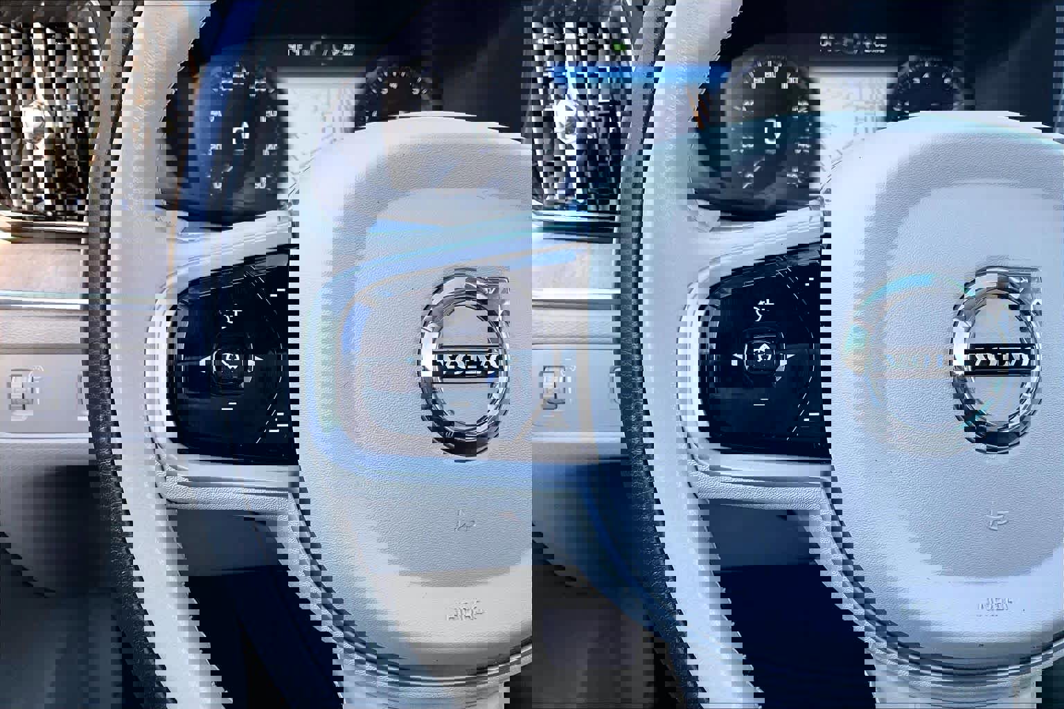 Used 2020 Volvo XC60 T5 Inscription w/ Protection Package Premier image 23