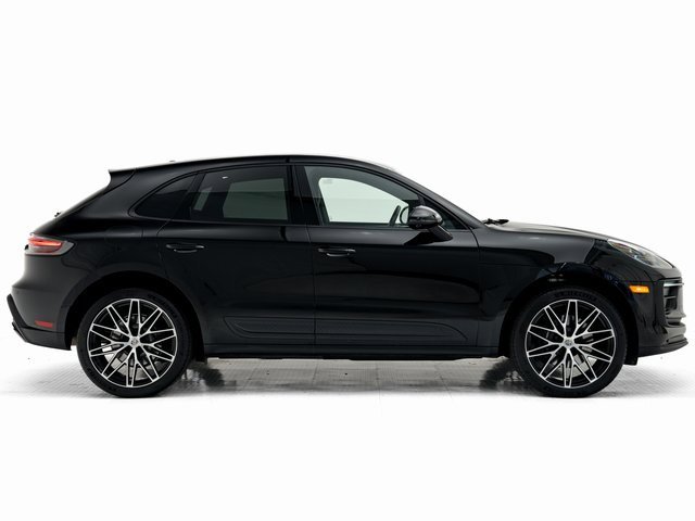 Certified 2025 Porsche Macan image 34