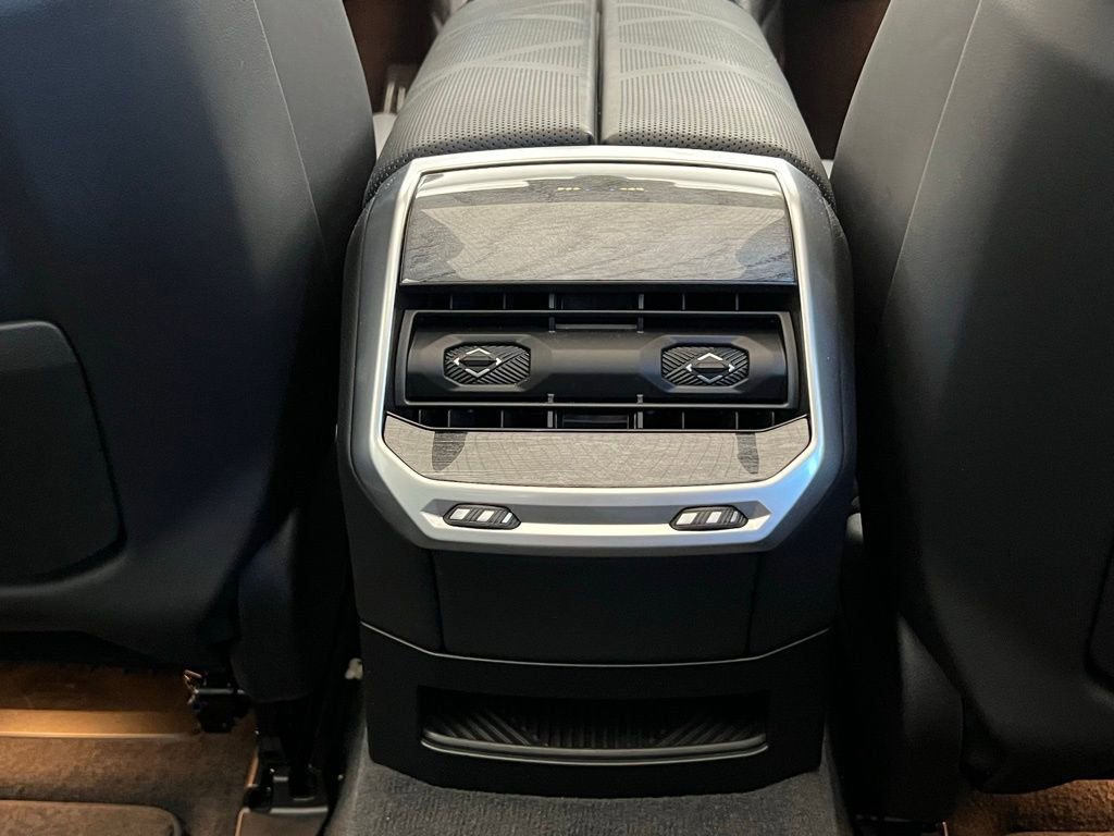 Certified 2024 BMW 760i xDrive w/ Premium Package 2 AWD/4WD image 10