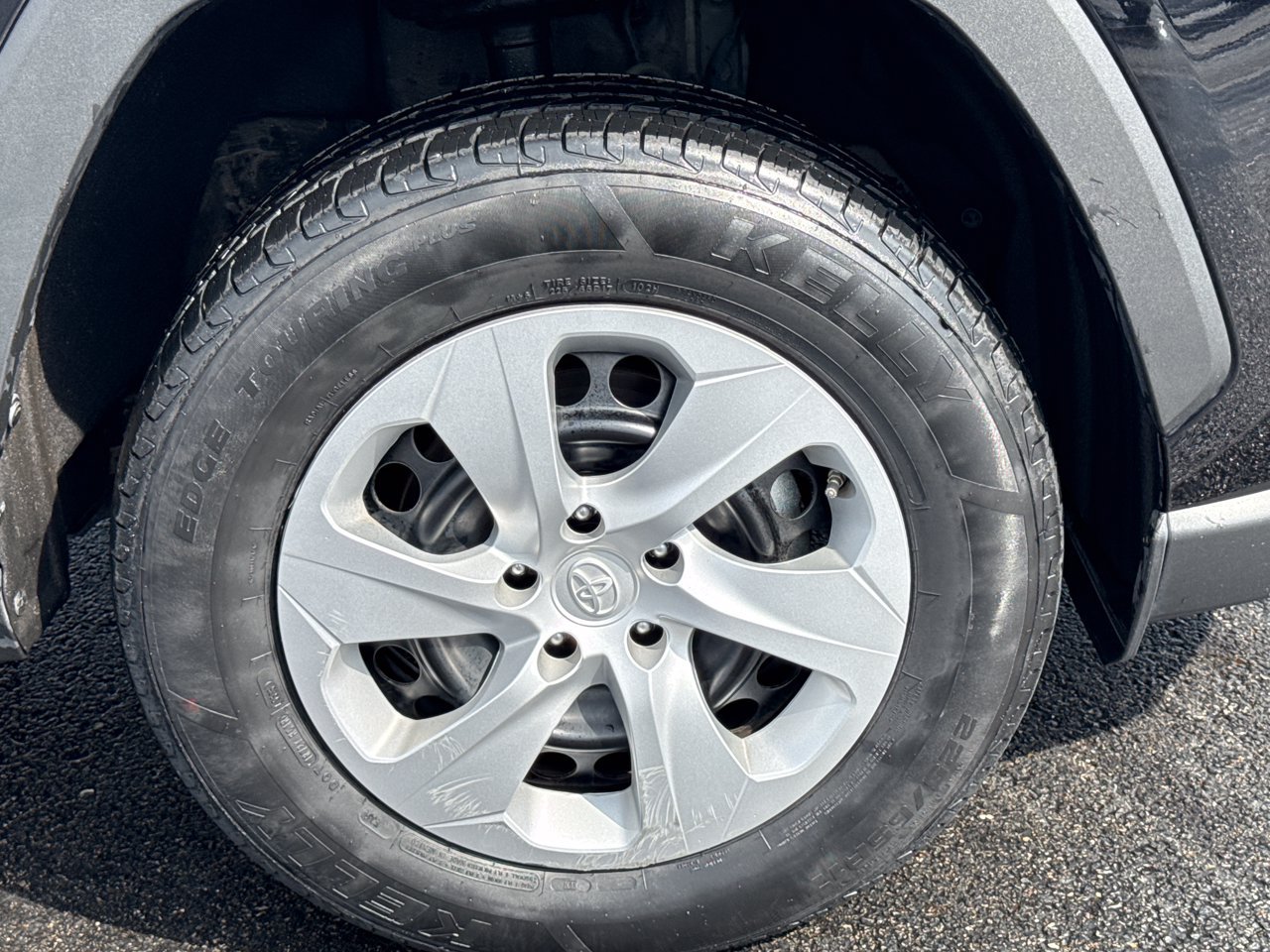 Used 2025 Toyota RAV4 LE AWD/4WD image 9