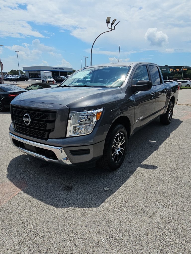 Used 2023 Nissan Titan SV AWD/4WD image 3