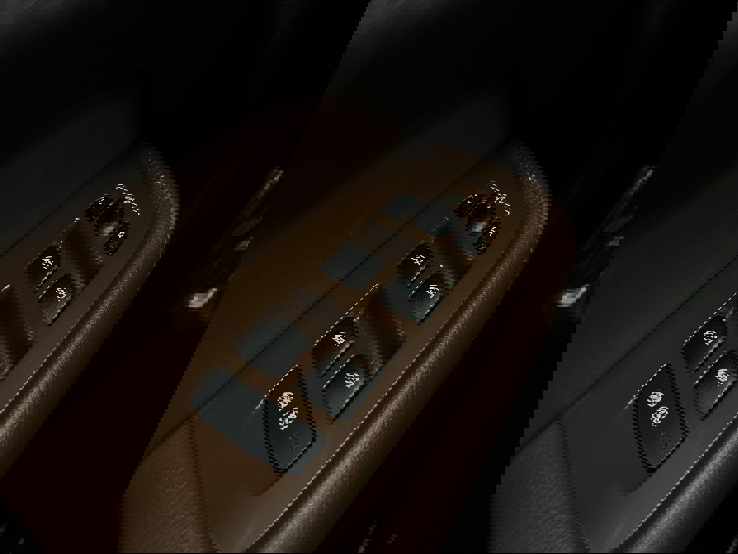 Used 2020 Volvo XC60 T6 Momentum image 22