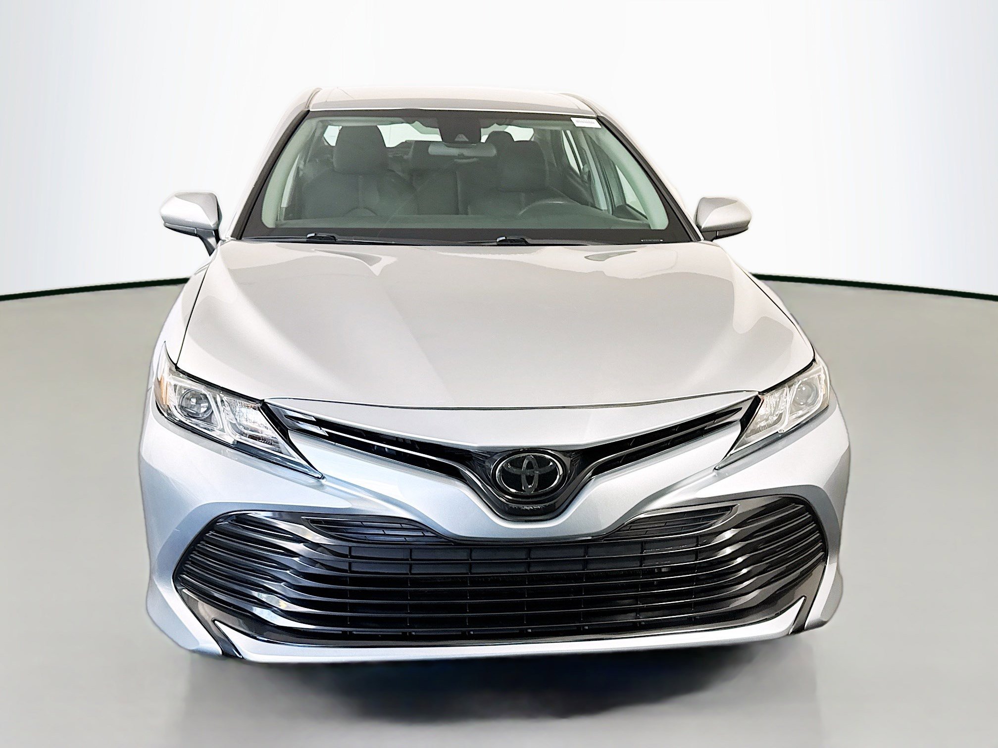 Used 2018 Toyota Camry LE FWD image 2