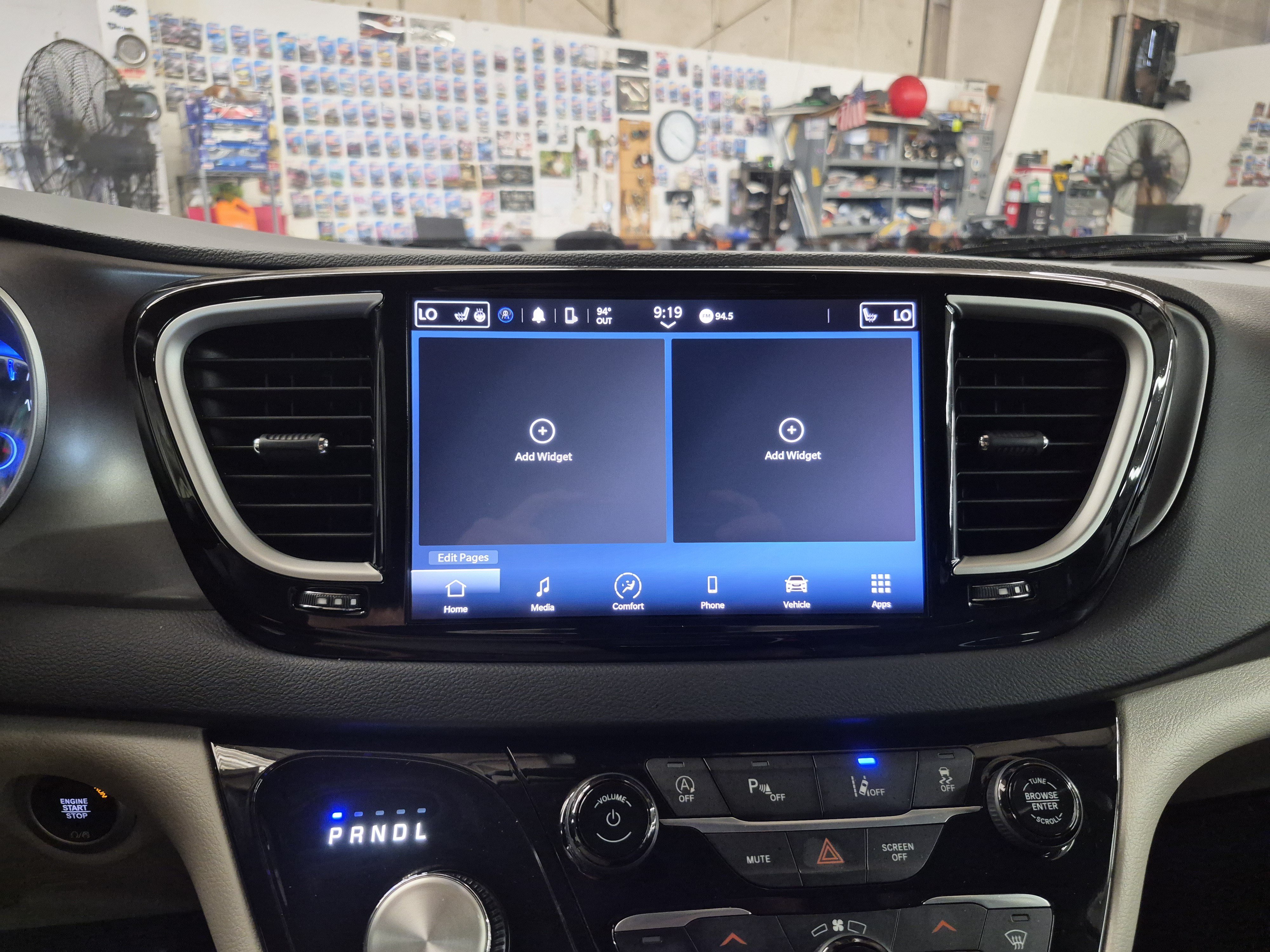 Used 2023 Chrysler Pacifica Touring-L FWD image 32