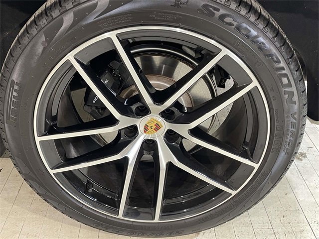 Certified 2025 Porsche Macan image 14