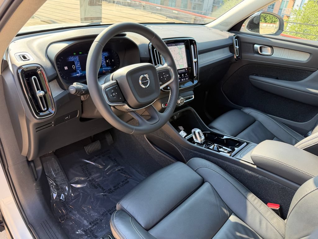 Certified 2023 Volvo XC40 B5 Plus w/ Protection Package Premier AWD/4WD image 8