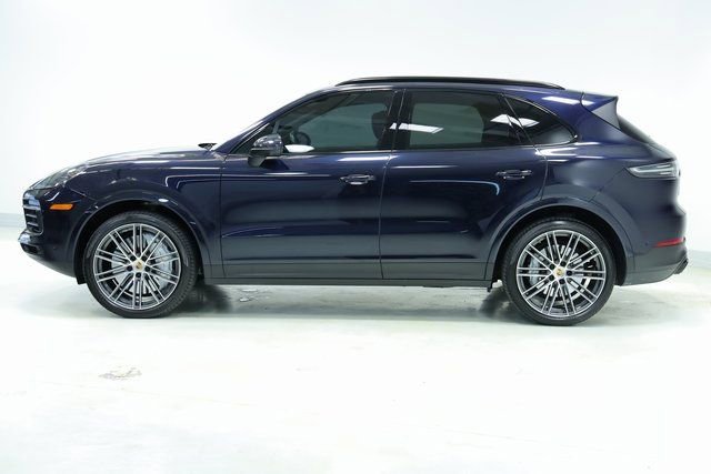 Used 2022 Porsche Cayenne Platinum Edition image 4