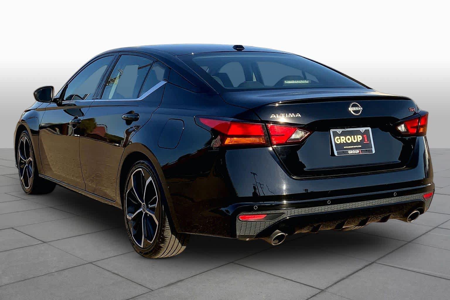 Used 2024 Nissan Altima 2.5 SR FWD image 12