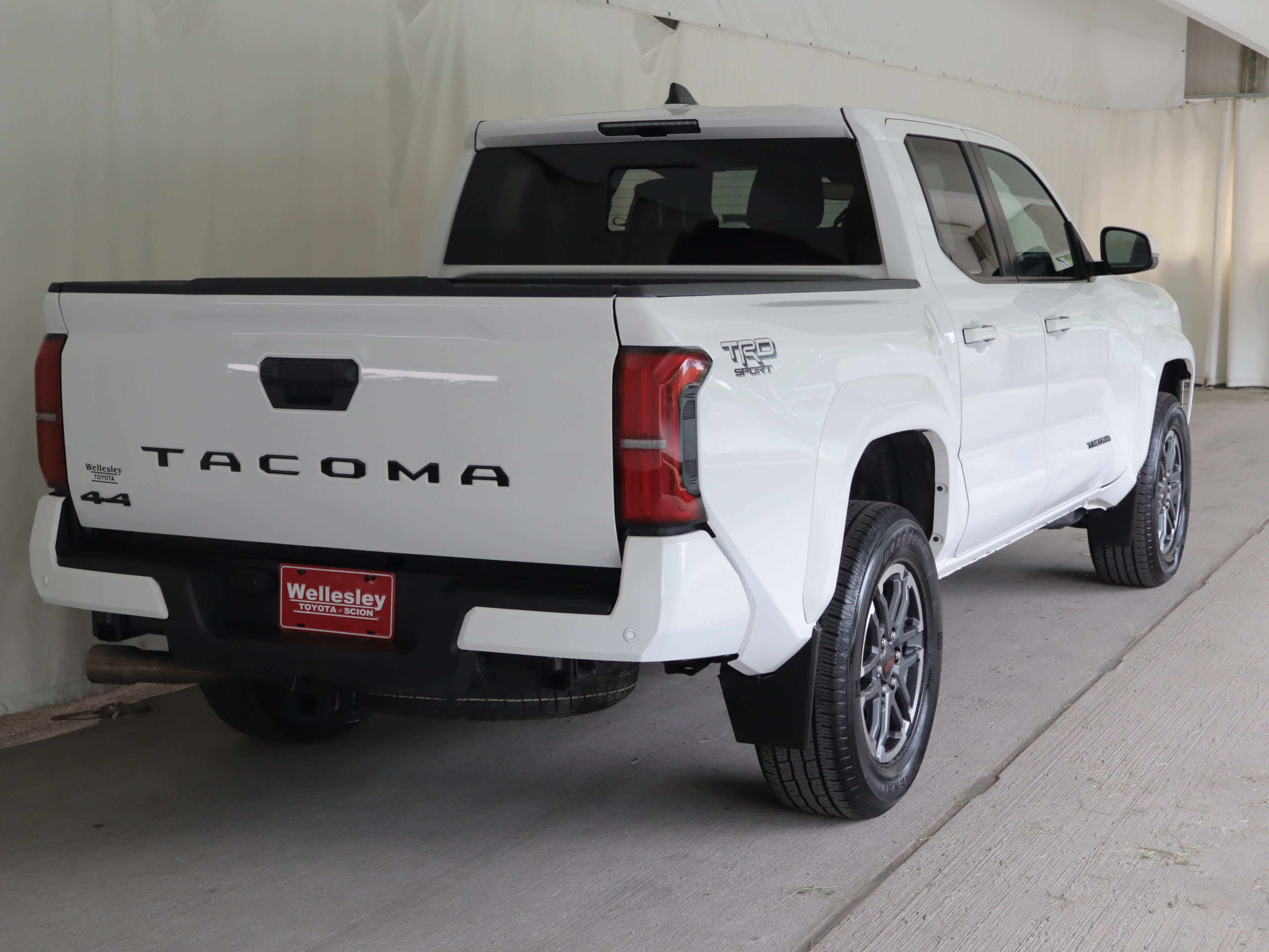 Used 2024 Toyota Tacoma TRD Sport w/ TRD Sport Upgrade Package AWD/4WD image 6