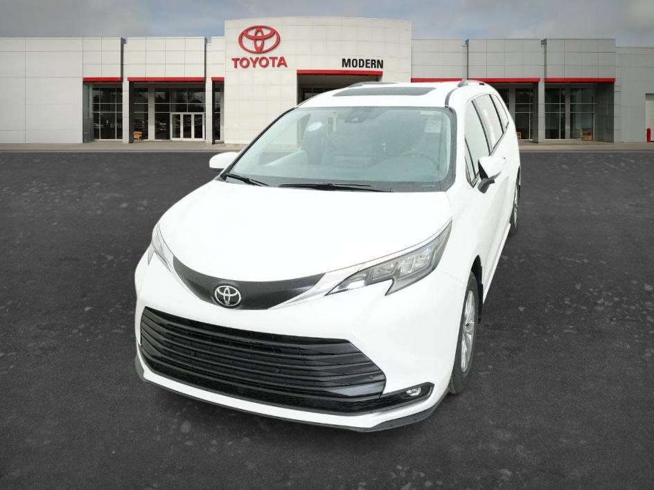 New 2026 Toyota Sienna XLE FWD image 7