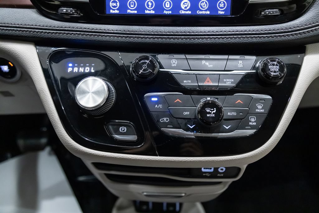 Used 2019 Chrysler Pacifica Limited FWD image 19