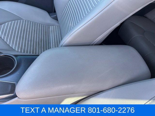Used 2019 Toyota Camry SE FWD image 23