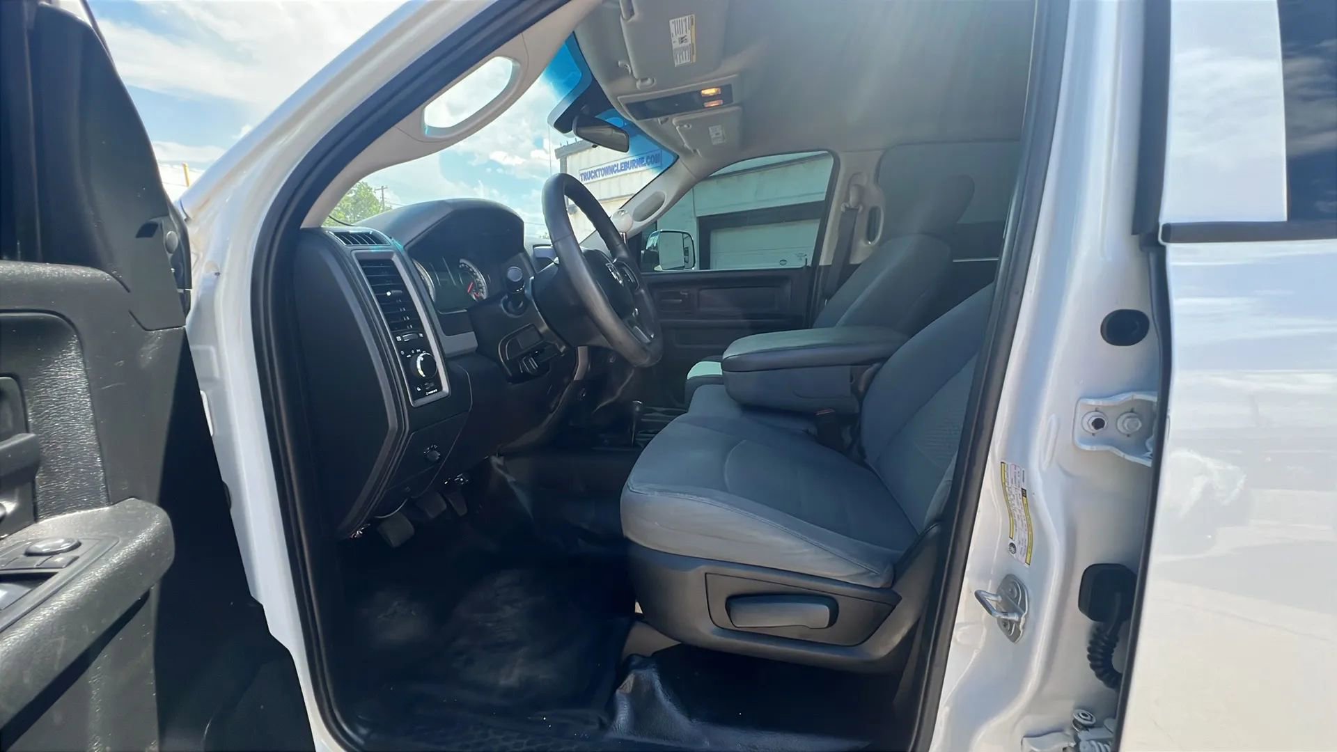 Used 2018 RAM 3500 Tradesman w/ Chrome Appearance Group AWD/4WD image 11