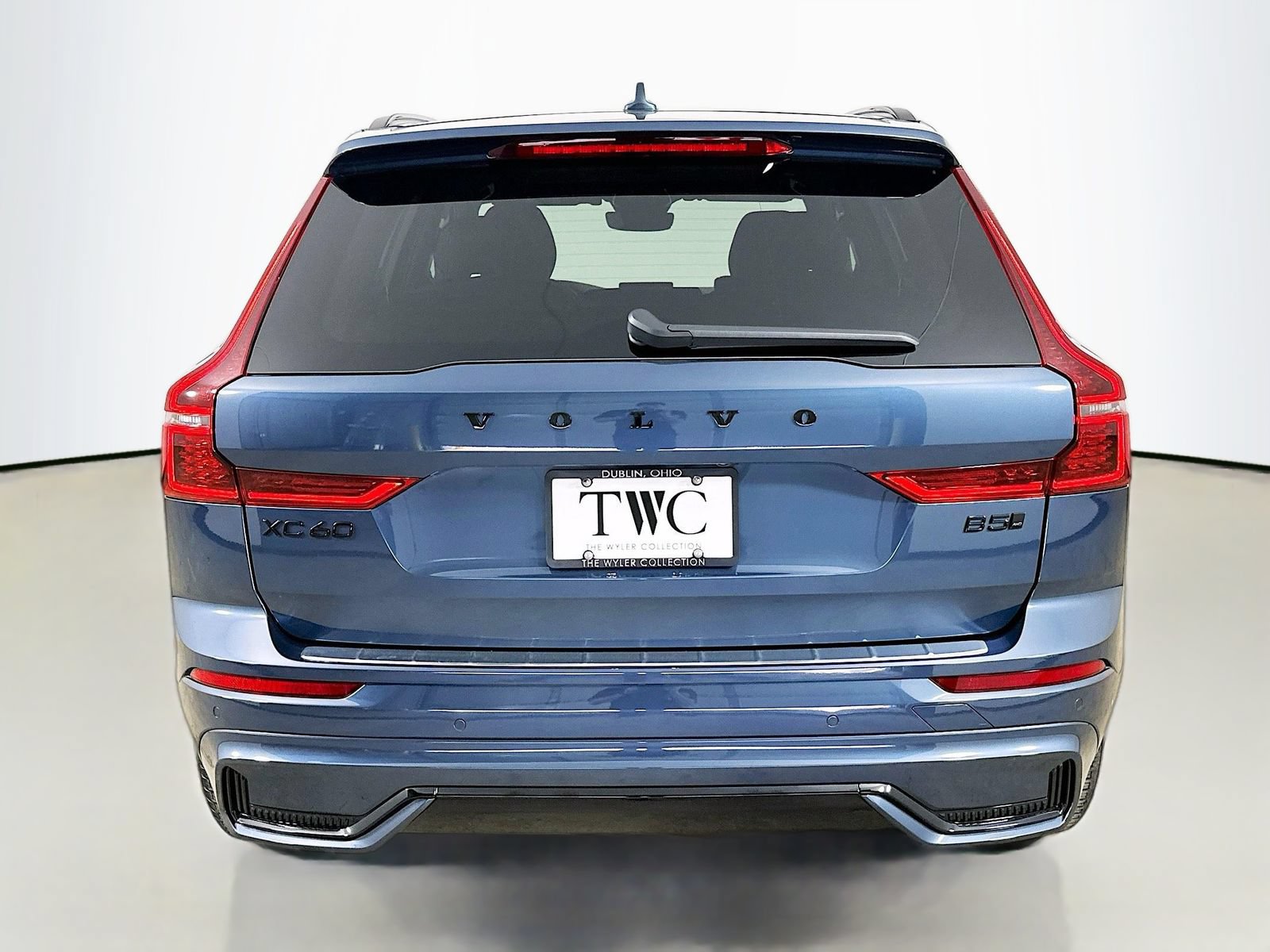 New 2026 Volvo XC60 B5 Ultra w/ Protection Package Premier AWD/4WD image 6