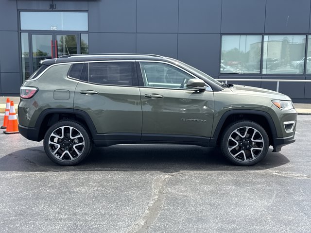Used 2017 Jeep Compass Limited AWD/4WD image 2