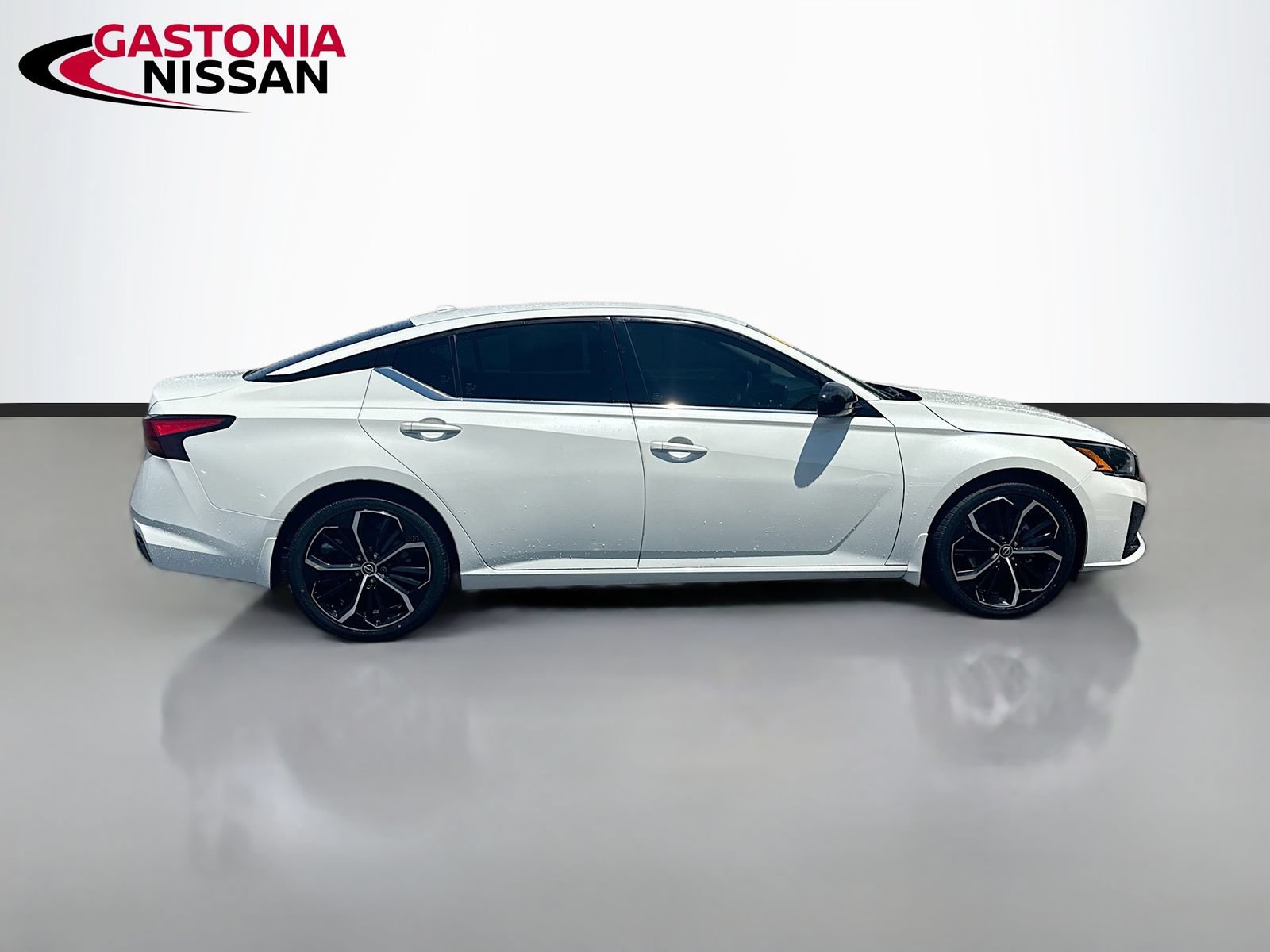 Used 2023 Nissan Altima 2.5 SR FWD image 10