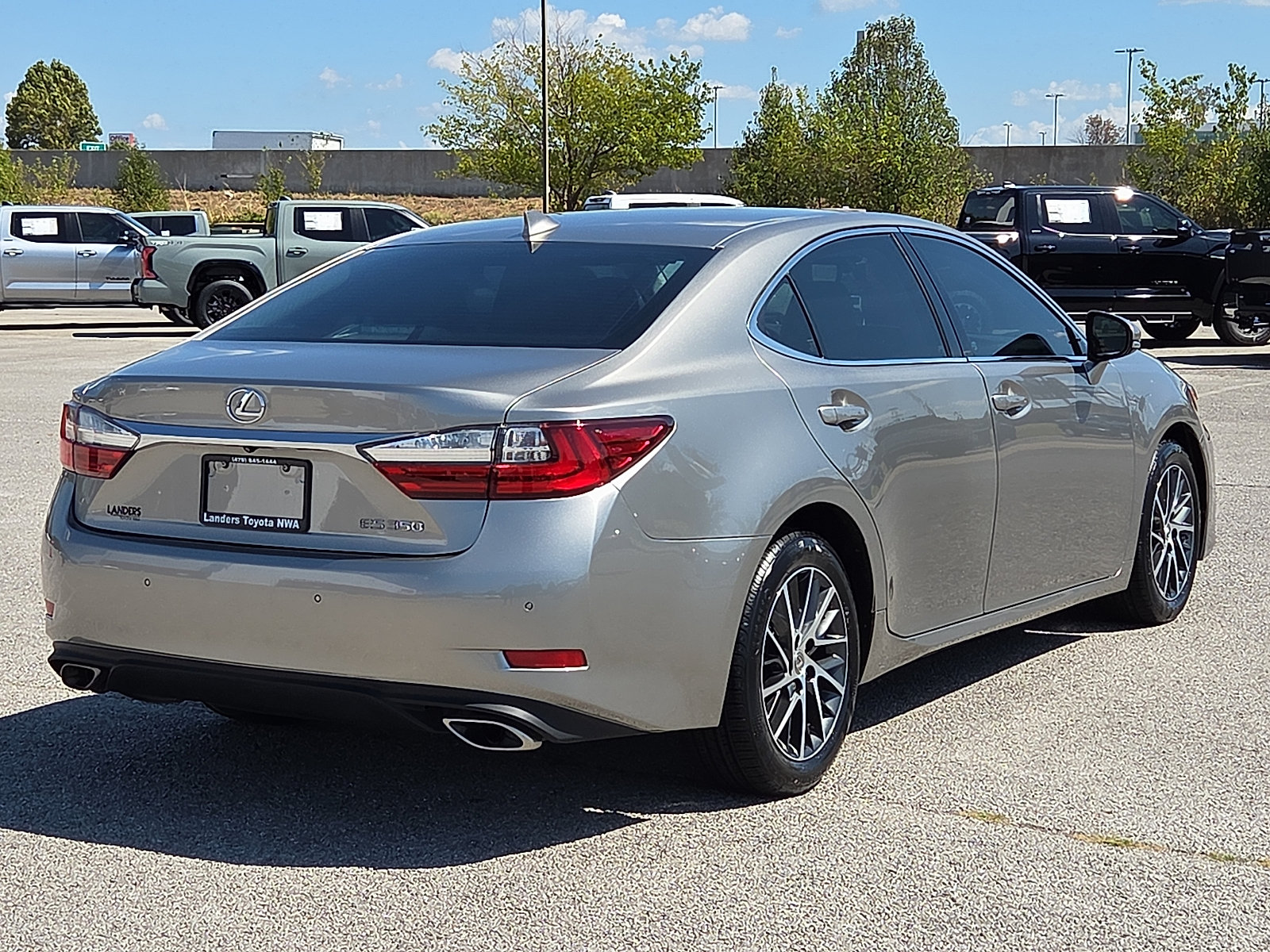 Used 2016 Lexus ES 350 w/ Luxury Package w/Wood Trim FWD image 5