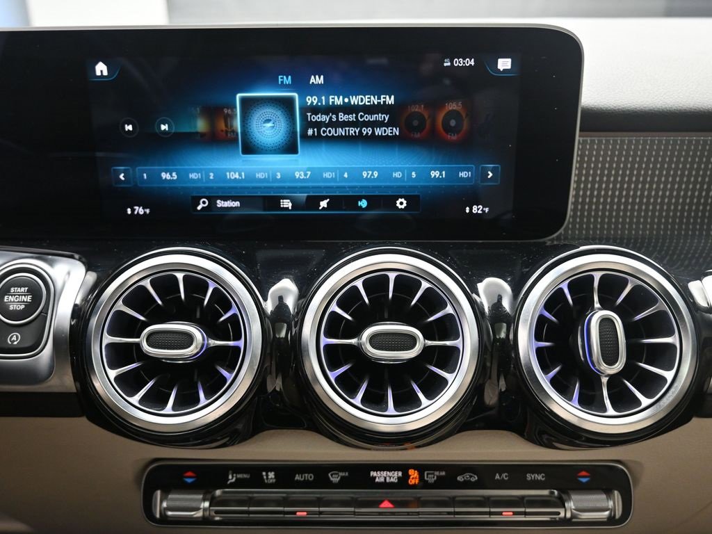 Used 2021 Mercedes-Benz GLB 250 w/ Premium Package image 11