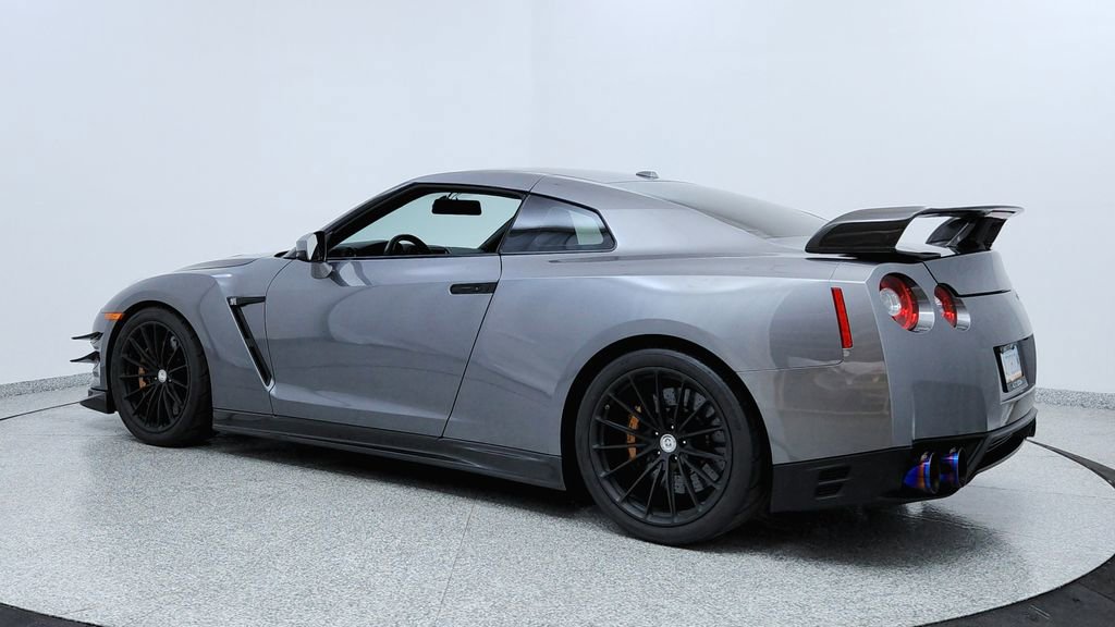 Used 2015 Nissan GT-R Premium image 3