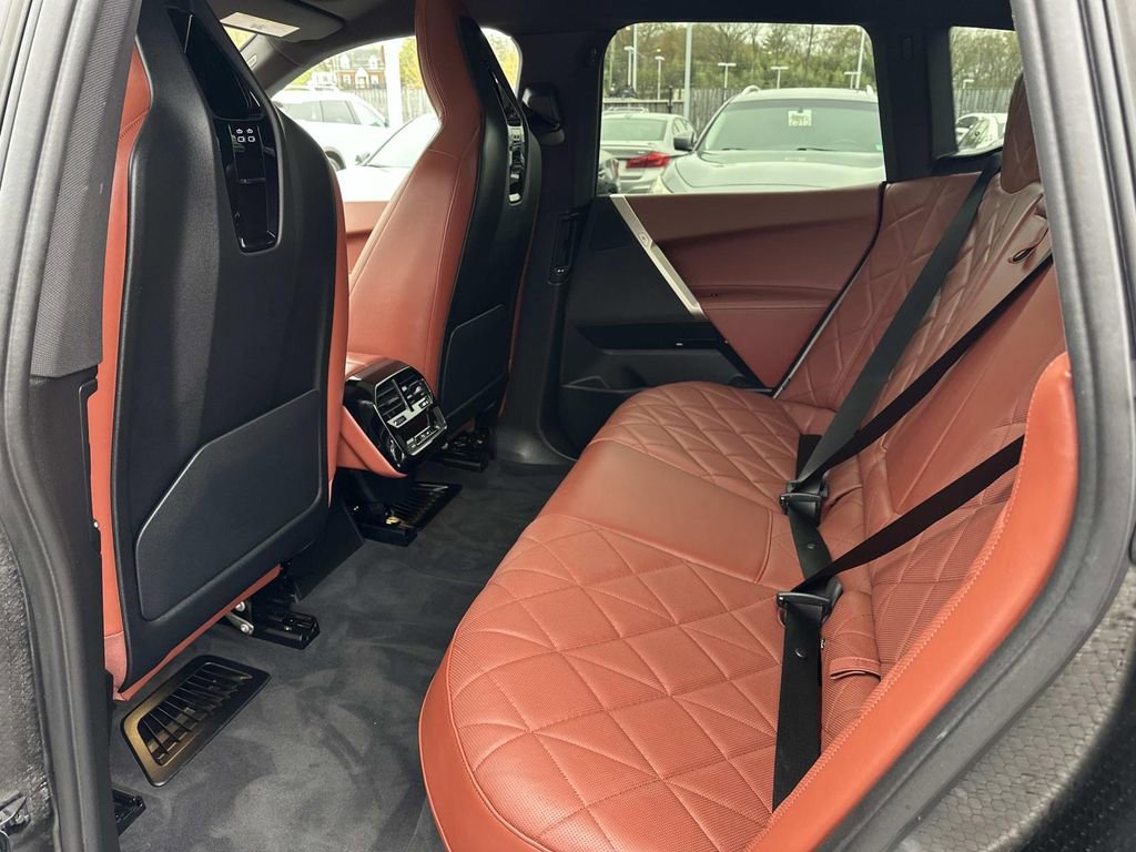 Used 2023 BMW iX xDrive50 image 28