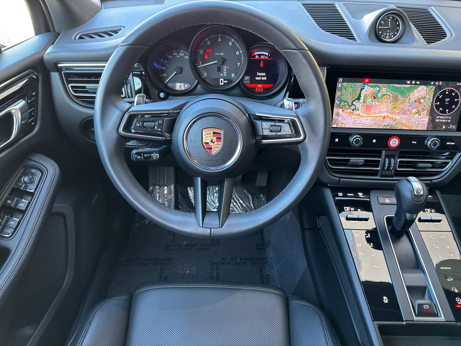 Certified 2025 Porsche Macan image 16
