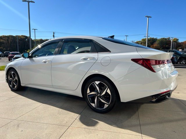 Used 2023 Hyundai Elantra Limited w/ Cargo Package FWD image 7