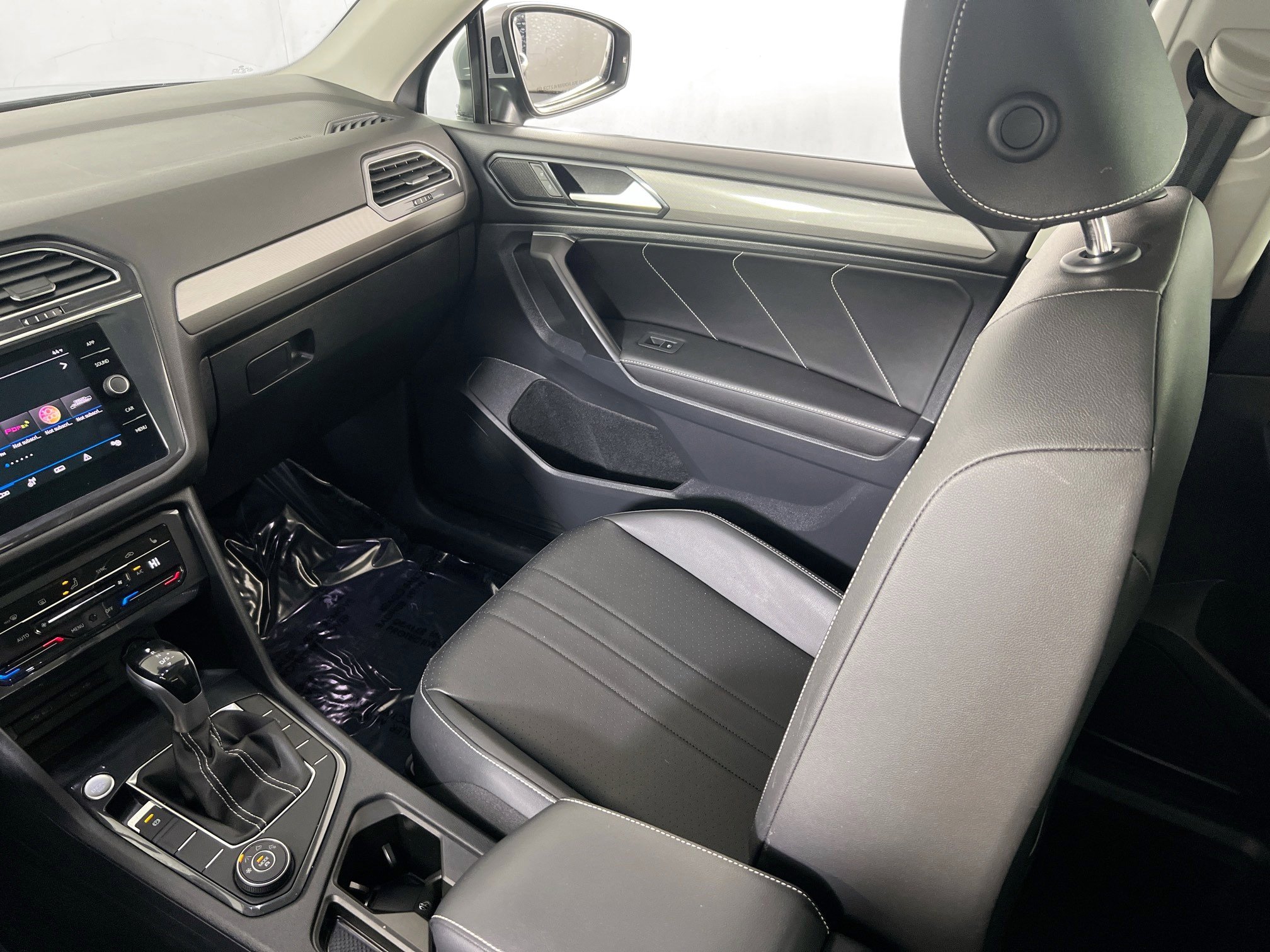 Used 2022 Volkswagen Tiguan SE AWD/4WD image 23
