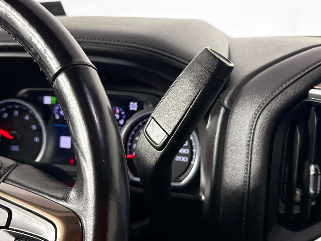 Used 2019 Chevrolet Silverado 1500 High Country w/ Technology Package image 17